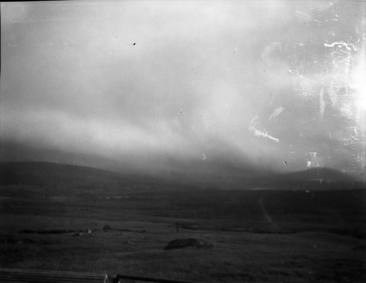 Rikard Berges fotoarkiv. Portretter, gruppebilder, landskap, fjellturer. Bilde nr. 4

Fotografier tatt av Rikard Berge. 642 nummer. Samlingen består av negativer bladfilm. Motivene er ført inn i egen protokoll av Berge. Protokollen har tittel "Bilæt-emne"