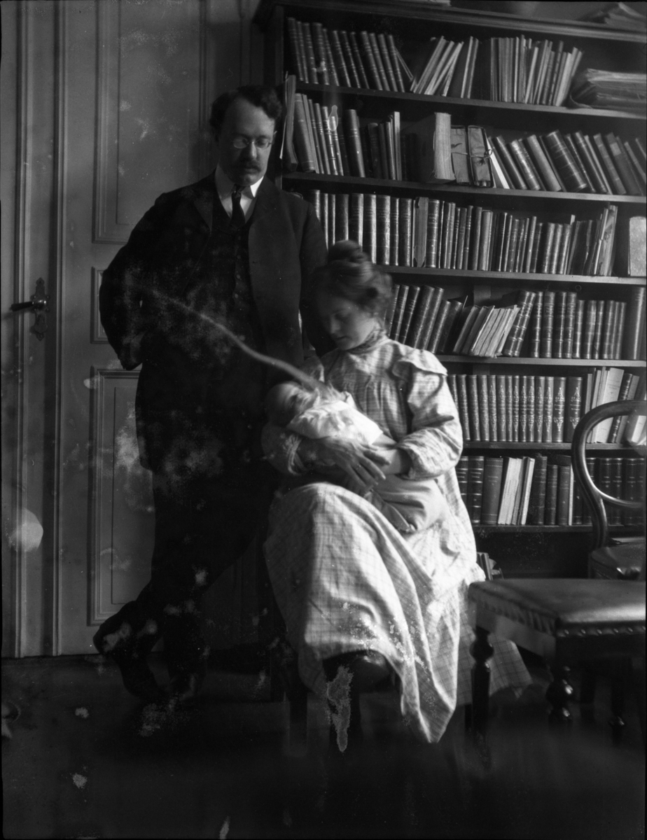 Rikard Berges fotoarkiv. Portretter, gruppebilder, landskap, fjellturer. Bilde nr. 4

Fotografier tatt av Rikard Berge. 642 nummer. Samlingen består av negativer bladfilm. Motivene er ført inn i egen protokoll av Berge. Protokollen har tittel "Bilæt-emne"