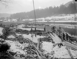 Anleggsarbeid ovenfor Sagafoss tilrettelagt med tørrlegging.
