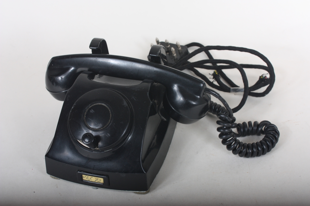 Form: Telefon med sveiv i skive
