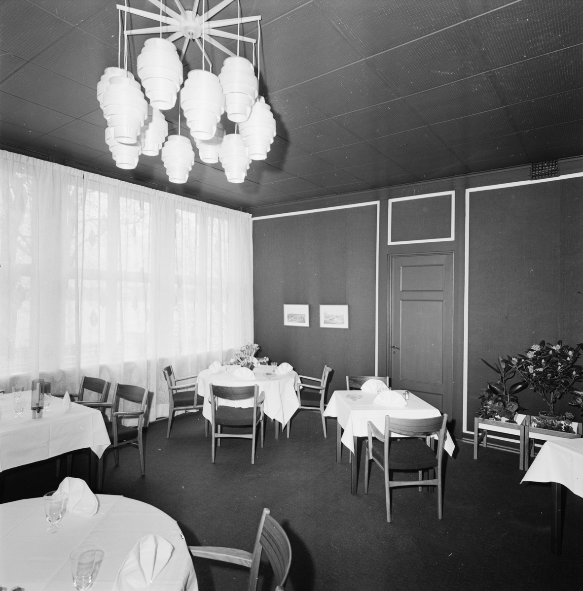 Skarholmen - "både ljus och dunkel i ny restaurangmiljö", Sunnersta, Uppsala 1962