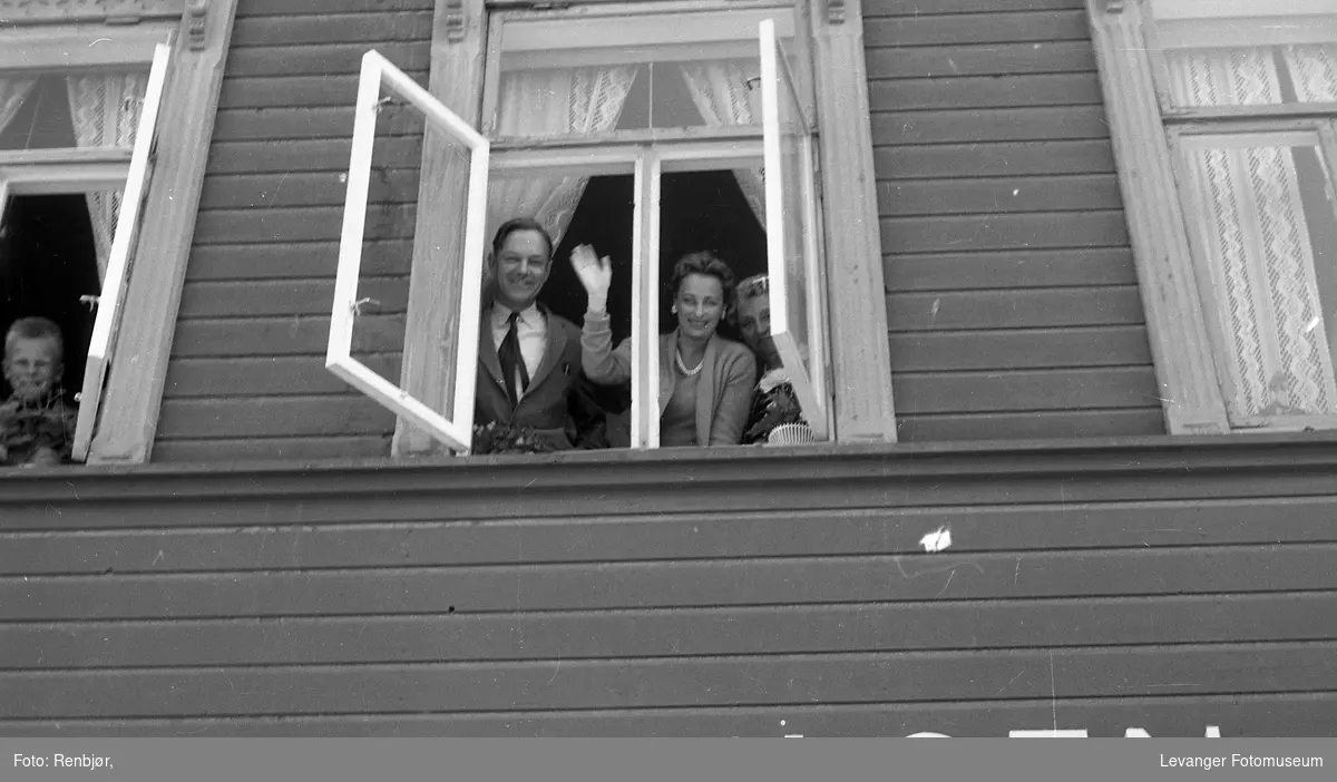 Bilder fra Prinsesse Ragnhild sitt besøk hos Thurn-Paulsen i Levanger.