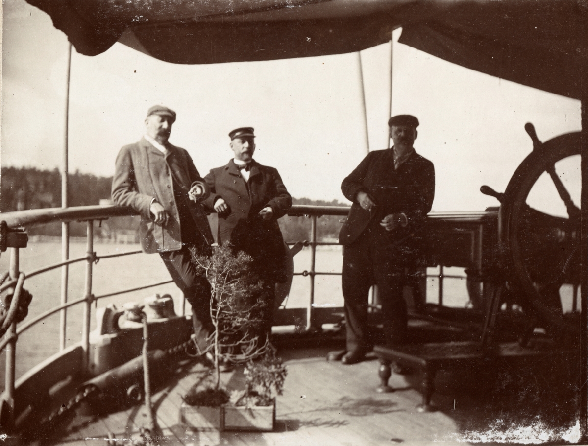 Hartvigson, G Örsted och Raffenberg. Ur album: Kabelexpedition Gotland - Dalarö 1898.