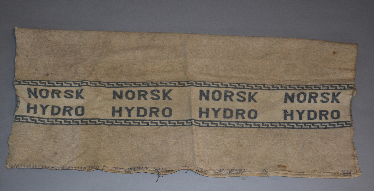 NORSK HYDRO, bord over og under navnet