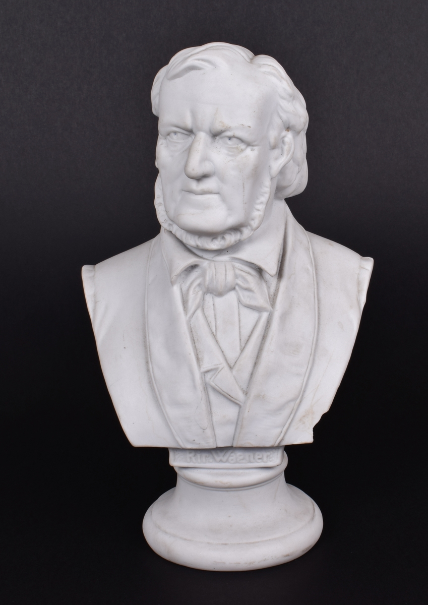 Byste av Richard Wagner på rund sokkel.