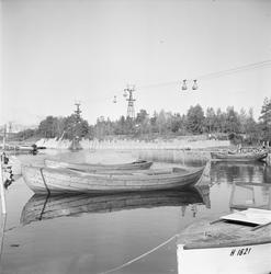 Småbåter ved Herøyakanalen.