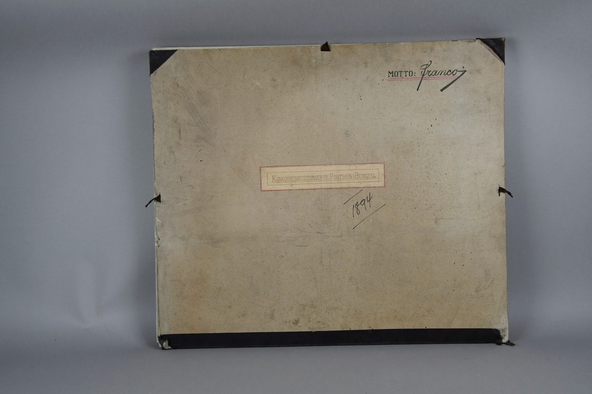 Mappe med konkurransetegninger til posthus i Bergen.