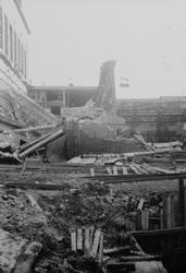 Ødeleggelser etter bombingen av Herøya 1943.