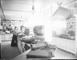 Repro: Butikkinteriør 1907-08 Th. Lundes forretning, Lilleha