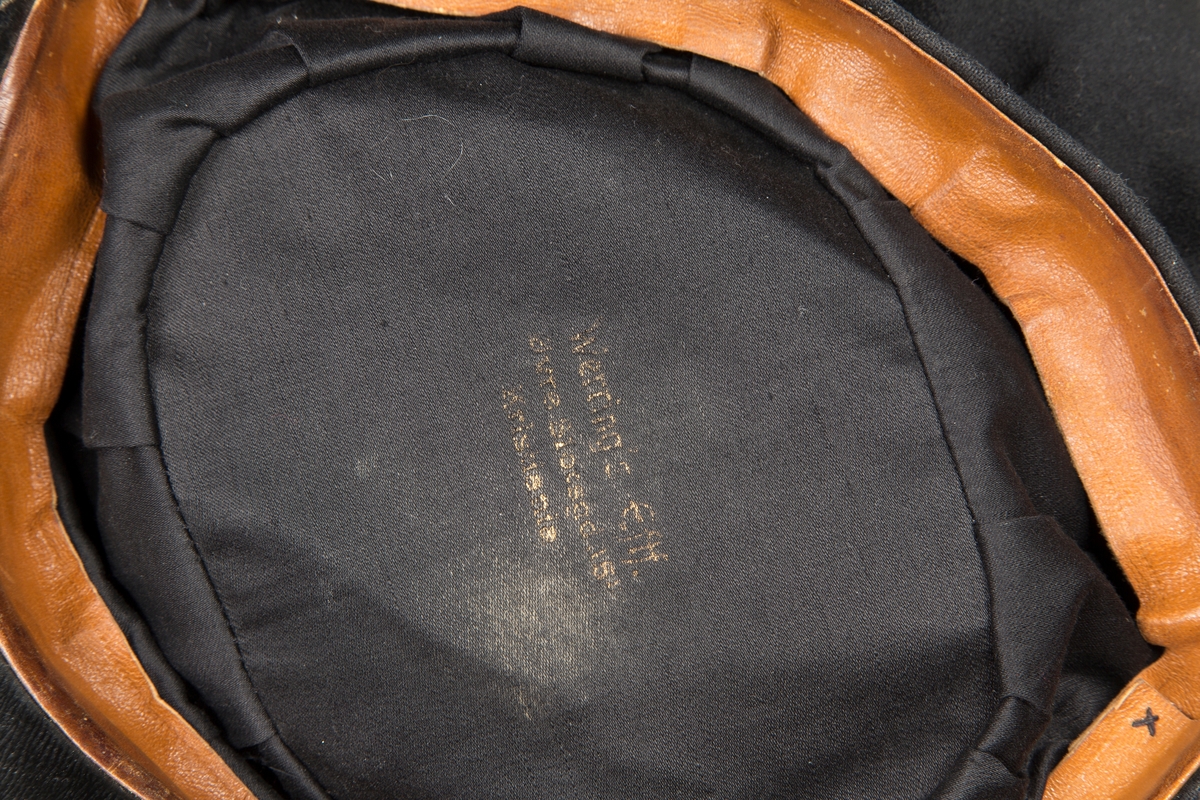 Studenterlue med dusk i snor.