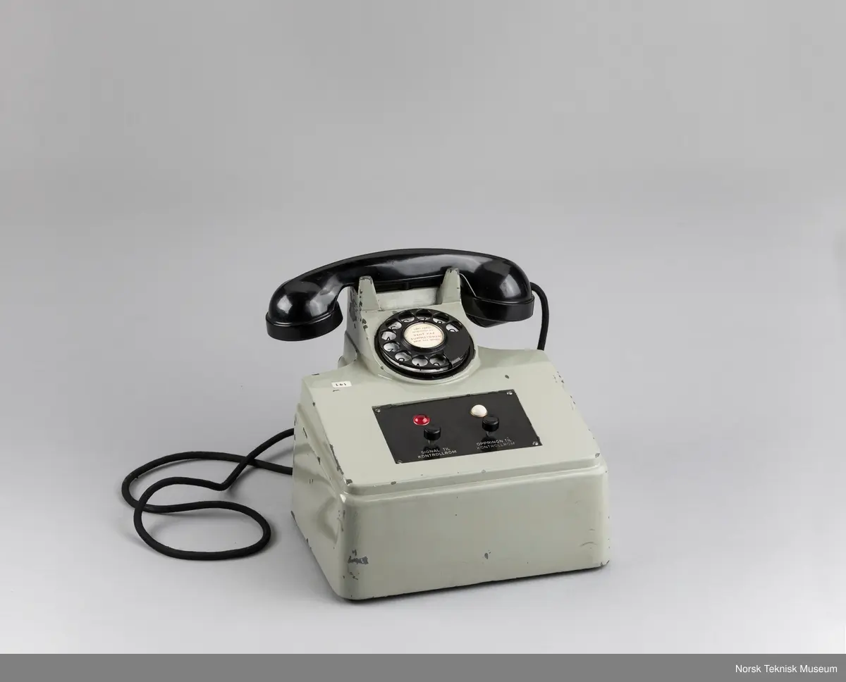 Apparatet mangler støpsel og ledning til støpsel.