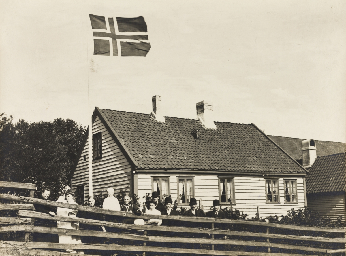 IX Hasseløen - Holmegaten sett mot øst ca.1930