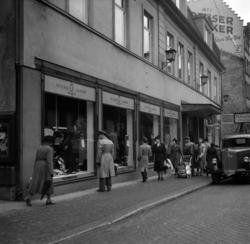 Storgata. Severin Jacobsens forretning. Mai 1952