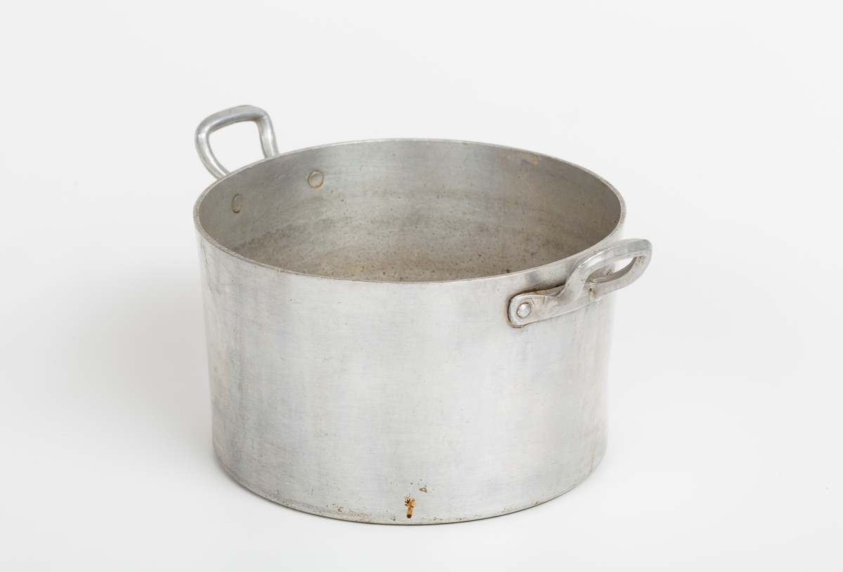 Aluminiumskjele med hanker, uten lokk.