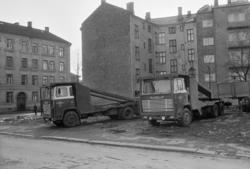 Sagene. Sporveistomta og Lastebilene til transportfirmaet He