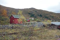 Våtvik. Sandhornøy. Brygge og Bryggetomt i september 2005