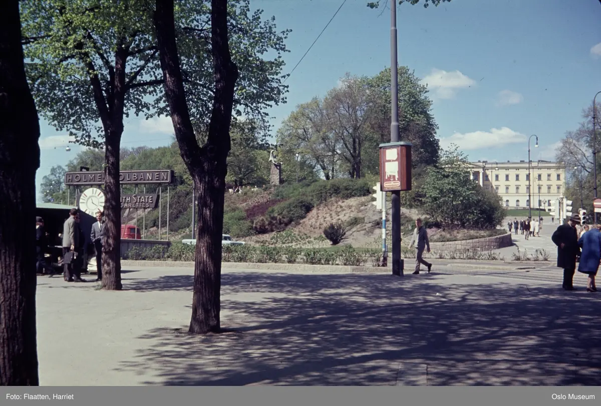 park, nedgang til Nationaltheatret stasjon, mennesker, Abelmonumentet, Slottet