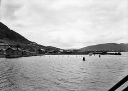 Utsikt fra kiskaia sørover mot Thamshavn stasjon og kai, Str