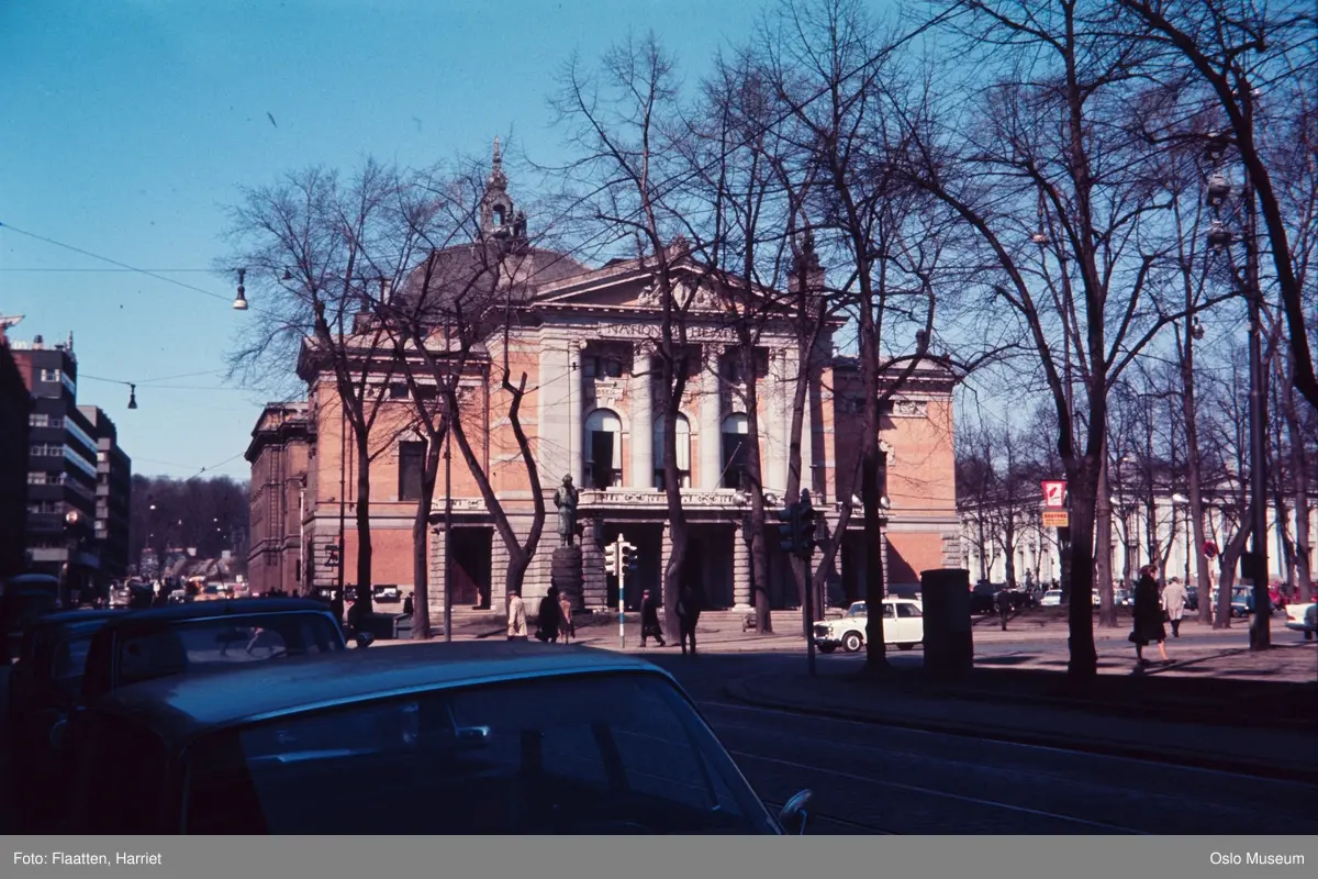 Nationaltheatret, biler, mennesker, kontorbygninger, Universitetet