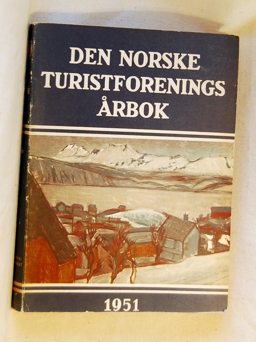 10 stk. årbøker fra årgangene 1925, 1928, 1935, 1937, 1942, 1943, 1951, 1953, 1959, 1968.

Årbok fra 1925 og 1928 er gitt i gave av Lions Nesbru i 2014/15 og erstatter eksemplarer som Tromsø Museum overtok.