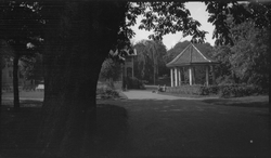 På Gassverkbeholderen og i Bjergsted. Per og Alf Årseth, Ann