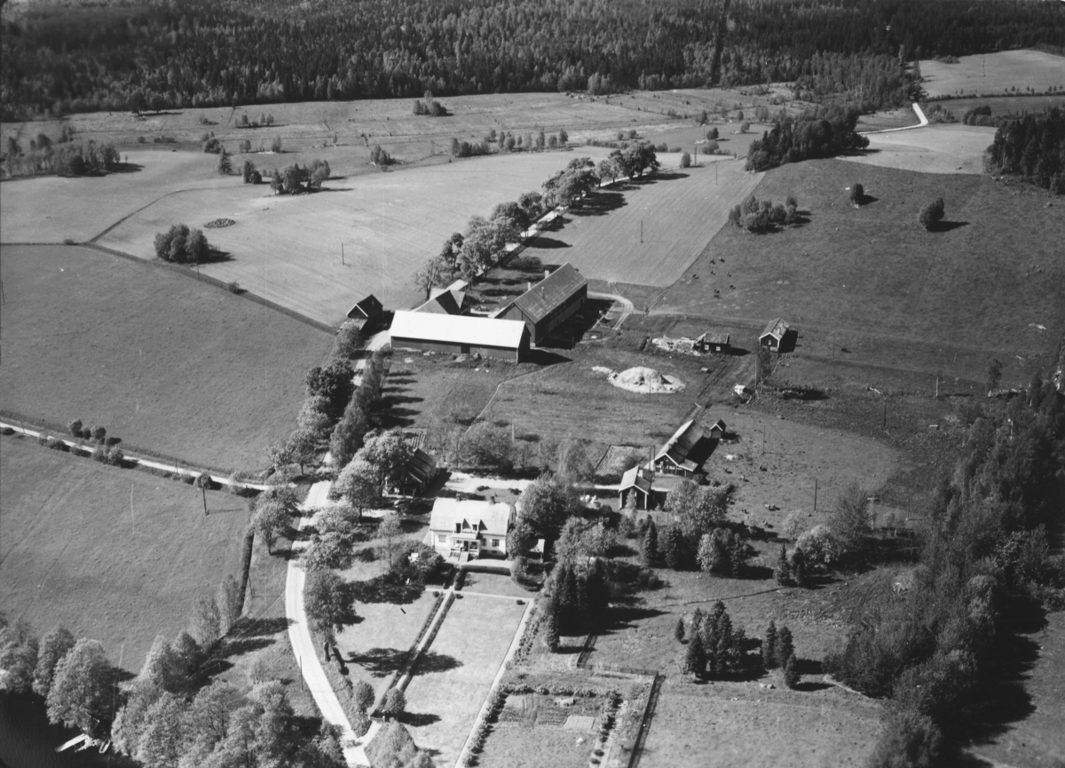 Flygfoto över Bjädesjö, Myresjö socken i Vetlanda kommun. Nr. M. 997