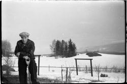 Sigurd Røisli - Utearbeid hjemme på Odberg på Kraby, Ø.Toten