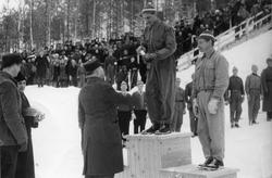 Premieutdeling i hoppbakken i Simpele under "Finnekampen".