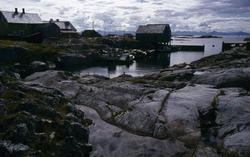 Foto fra havna på fiskeværet Grip i Kristiansund kommune. Fo