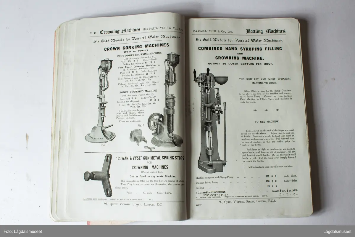 "Aërated water machinery and bottlers appliance list E"
Brukermanual til korkemaskinen.