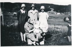 Ester Eilertsen, Vesterfjell, gift Torgersen. Klara Eilertse