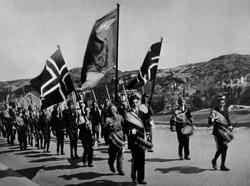 1.mai-tog? Fanen tyder på det. Ikke i Kristiansund, da ville