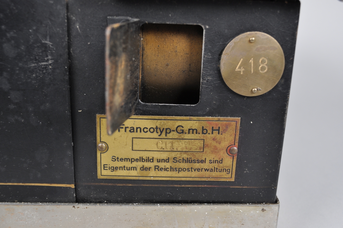 Maskin til bruk ved frankering av post. Maskin for bruk av frankeringskort med fast rammebeløp.