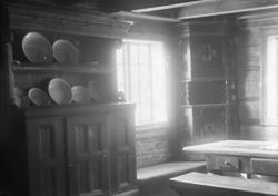 Rikard Berges fotoarkiv. Interiør. Brenne, Bø, 1908.
Bilde 