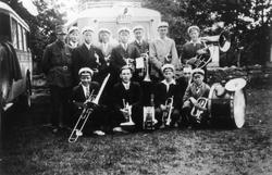 Varteig Musikkforening i 1931 ved Varteig kirke på Bygdedage