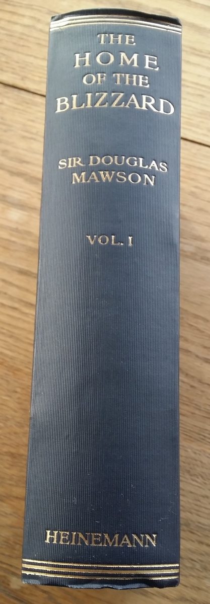 Mann der lener seg forover