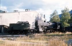 Damplokomotiv type 30b nr. 355 venter opphugging på Otta sta