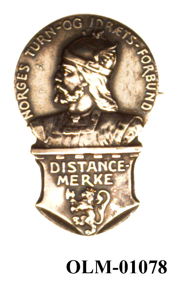 32 forskjellige medaljer og merker i ramme.
Bilde 7 er deltdagermerke fra Amsterdam 1928.
Bilde 18 og 19 er deltagermedalje fra Amsterdam 1928.
Bilde 20 og 21 er sølvmedaljen fra Antwerpen 1920.
Bilde 26 og 27 av bronsemedaljen fra Paris 1924.
Bilde 39 og 40 minnemedaljen fra Antwerpen 1920.