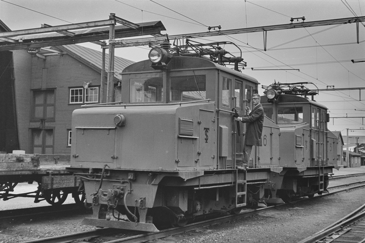 Thamshavnbanens lokomotiv nr. 5 og 6.