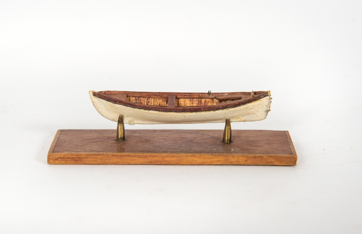 Modell av roddbåt byggd under 1930-talet av Carl Malling.