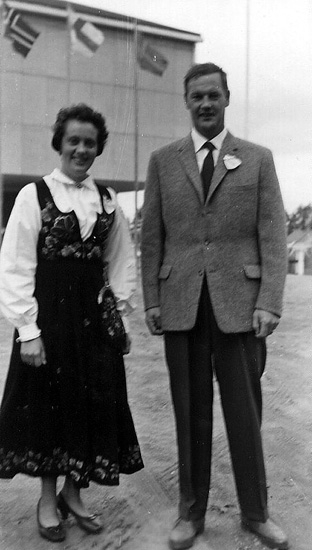 Folkskollärare i Bjurberget, Axel Andersson från Sannola Röjden, med sin fru Ingrid från Peistorpet, Norge.