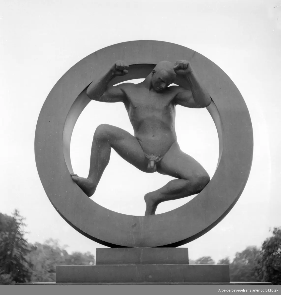 Vigelandsanlegget. Skulpturer av Gustav Vigeland. September 1960.