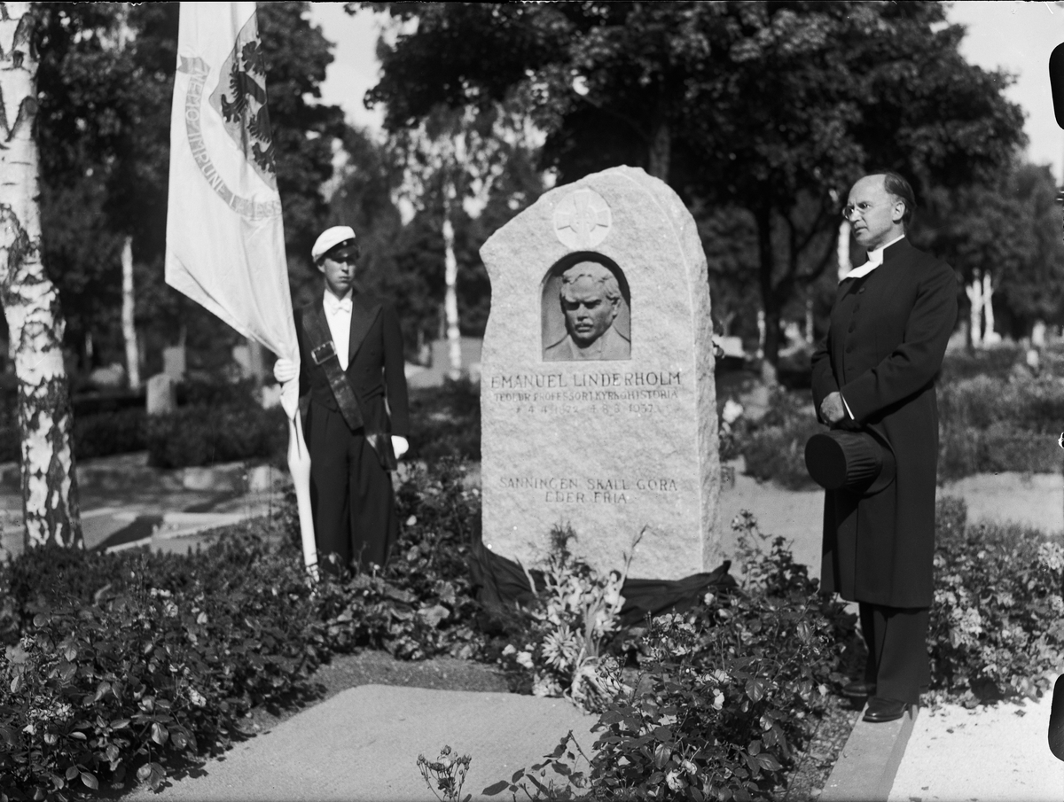 Talare vid professor Emaunel Linderholms gravvård på Uppsala gamla kyrkogård, Uppsala 1939