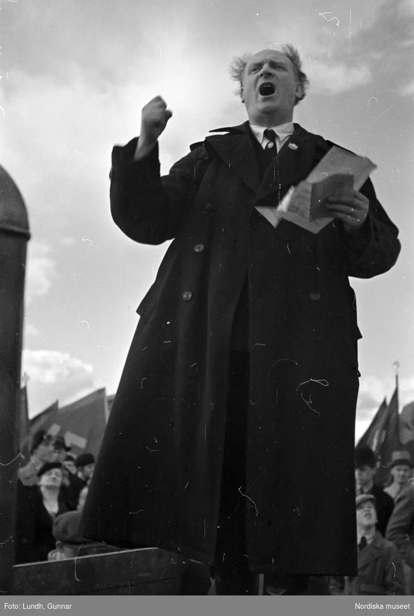 Den nationalsocialistiske politikern Birger Furugård (1887–1961) håller tal vid ett möte