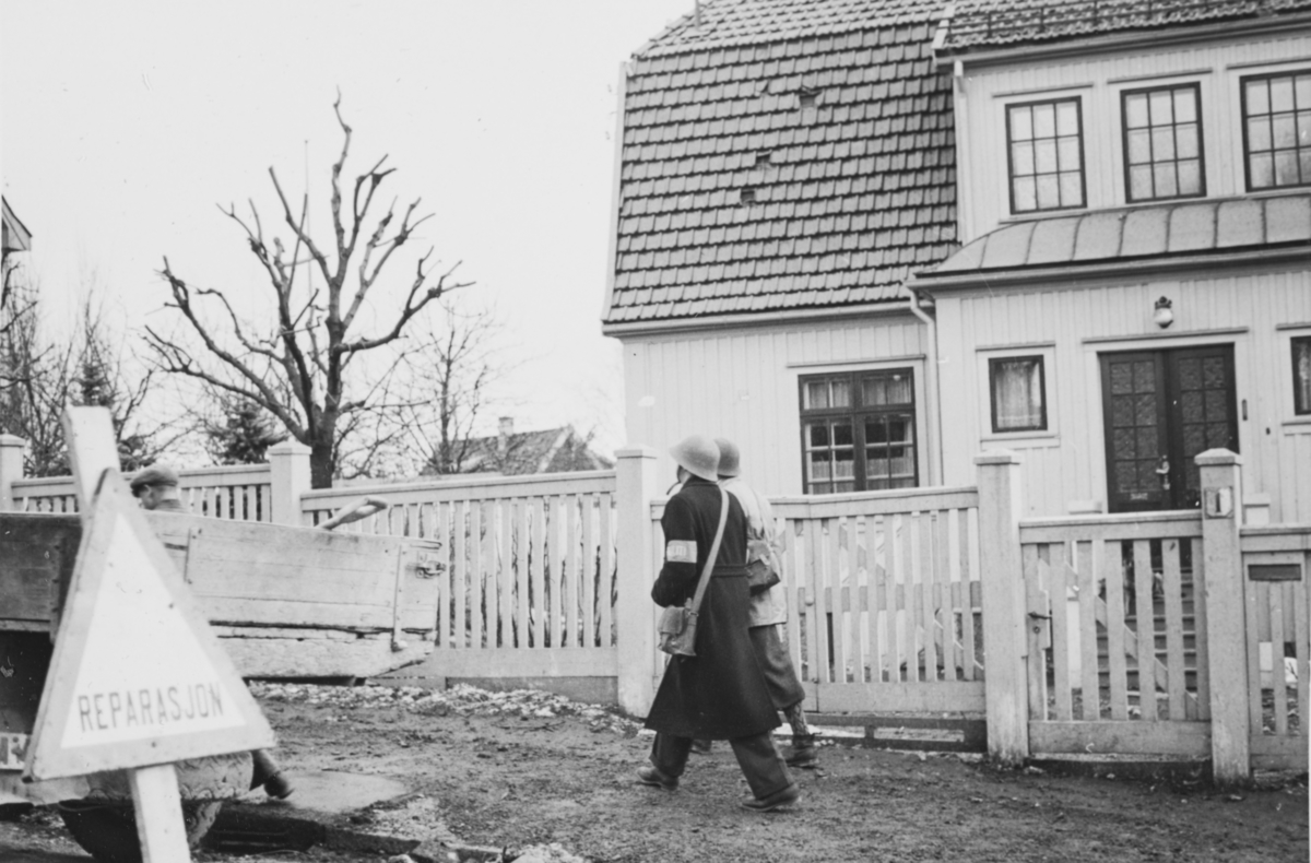 Ødeleggelser etter tyskernes bombing ved Frøen i Oslo 9. april 1940 kl. 1630. Bildet er tatt om ettermiddagen onsdag 10. april 1940, "panikkdagen".