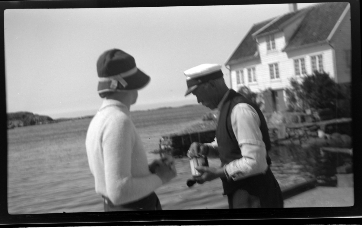 Hilda Sundt og Ludvig Fredriksen, Loshavn. Fotografert 1938.