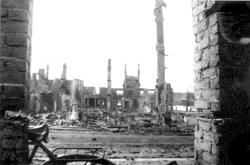 Ruiner etter bombingen i Elverum.