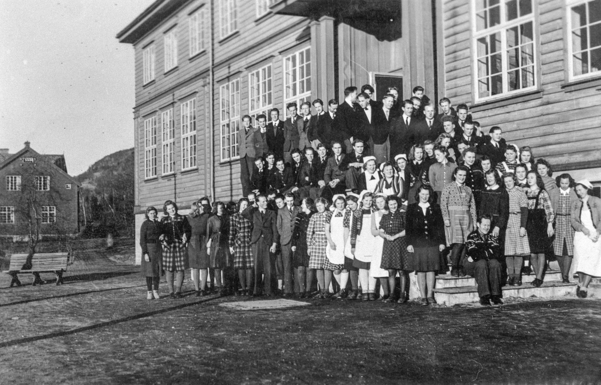 Elevar på Hordatun Folkehøgskole på Lofthus