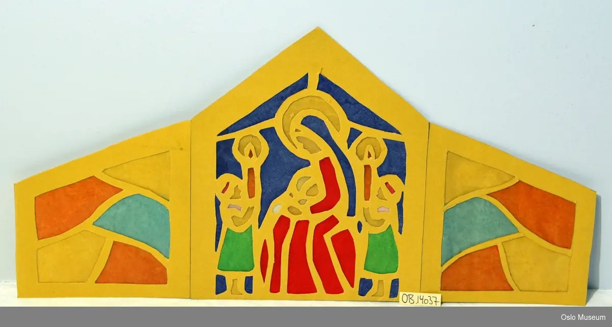 Julepynt laget av silke og kartong, viser jomfru Maria med barnet i krybben.