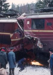 Tretten-ulykken - opprydding på ulykkesstedet med lokomotive